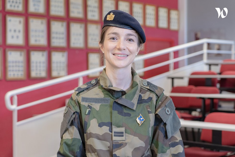 Rencontrez Carlotta, Chef de section juridique - Commissaires des Armées