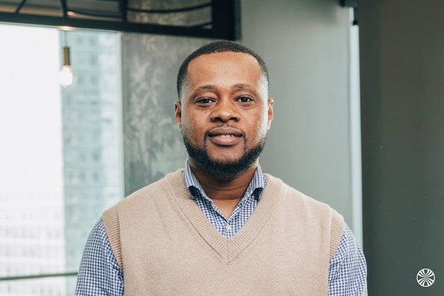 Rencontrez Ibrahima, Consultant international - First Group