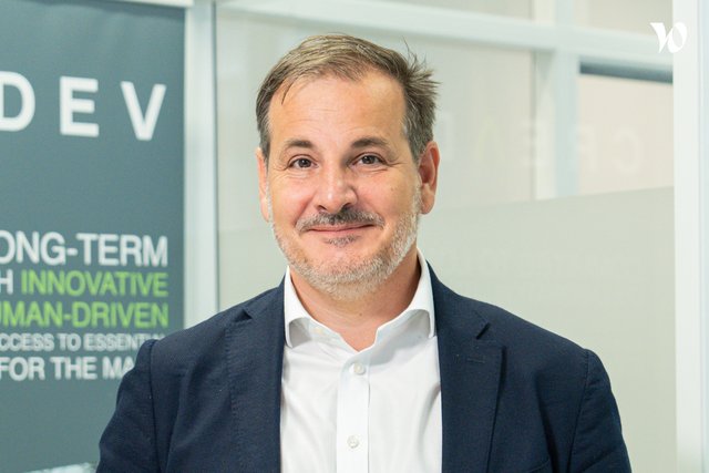 Meet Bertrand, Directeur - CREADEV
