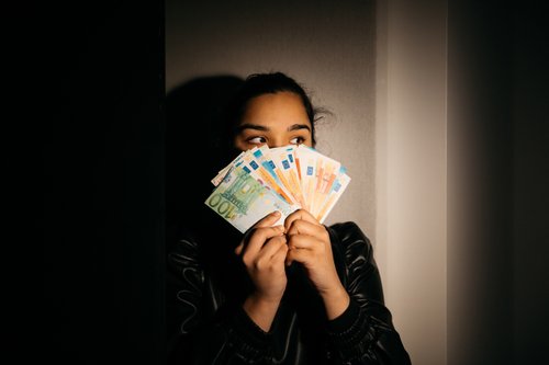 Parler argent et salaires : « Plus tabou que le sexe ! »