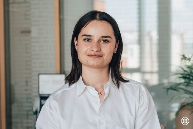 Rencontrez Adèle - Chef de projet Studio - Sharies