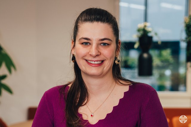 Rencontrez Flora - Chef de projet MOA - Carte Blanche Partenaires