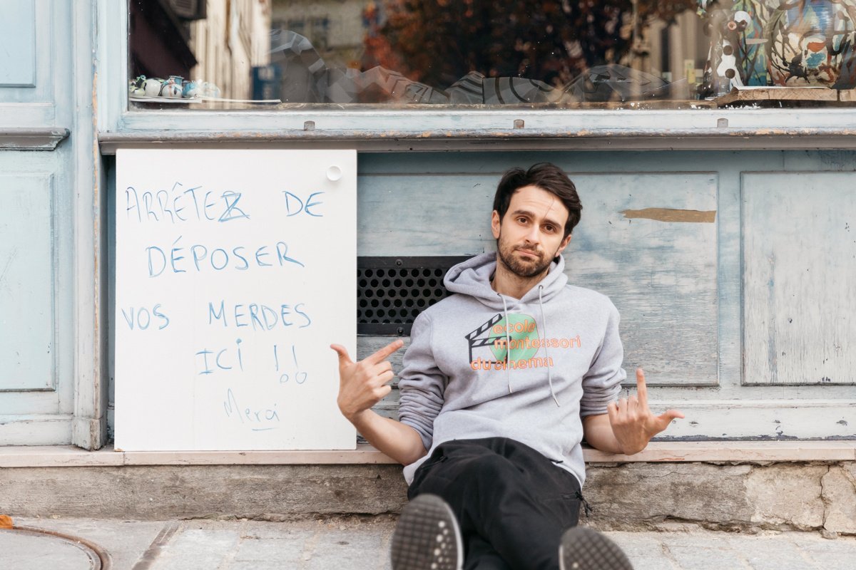 La classe des mecs à Bangkok : Un humour captivant, image size:1200x800