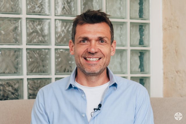 Rencontrez Oscar, COO - Axeptio