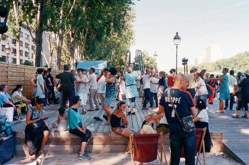 Avec un revenu universel, arrêterons-nous de travailler ?