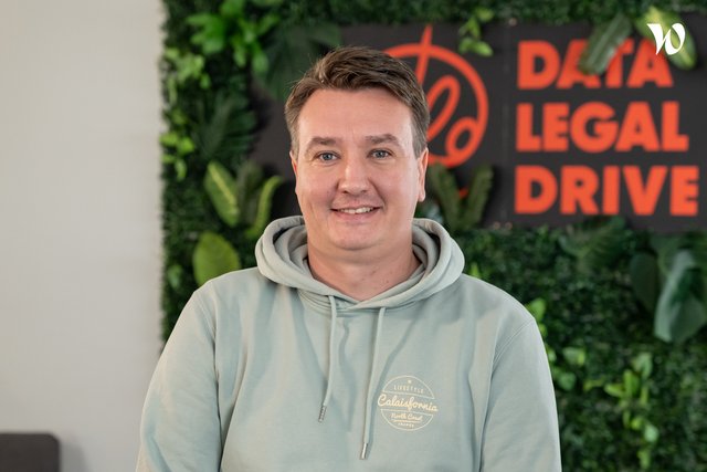 Rencontrez Romain, Leader Customer Success - EQS Group, Data Legal Drive