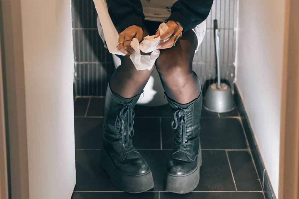 Bruits suspects et poignée mouillée : l’angoisse d’utiliser les toilettes au bureau