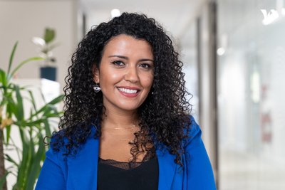 Rencontrez Dounia, Chargée d'affaires