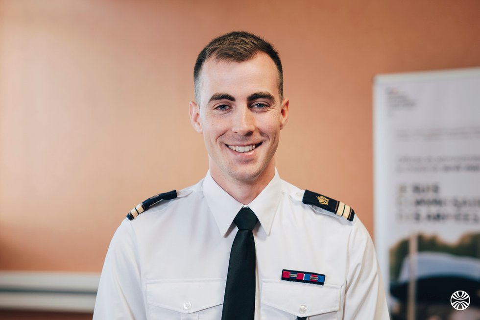 Rencontrez Théophile, Commissaire de Deuxième Classe - Commissaires des Armees