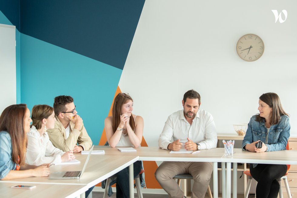 Le Mercato De L Emploi Photos Videos Recrutement