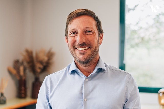 Rencontrez Nicolas, Welcomer - In Extenso
