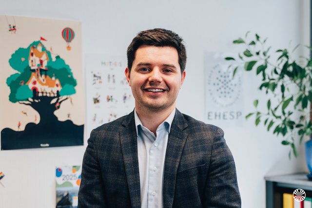 Rencontrez Florian, Responsable marketing et promotion de l’offre de formation continue - L'école des hautes études en santé publique