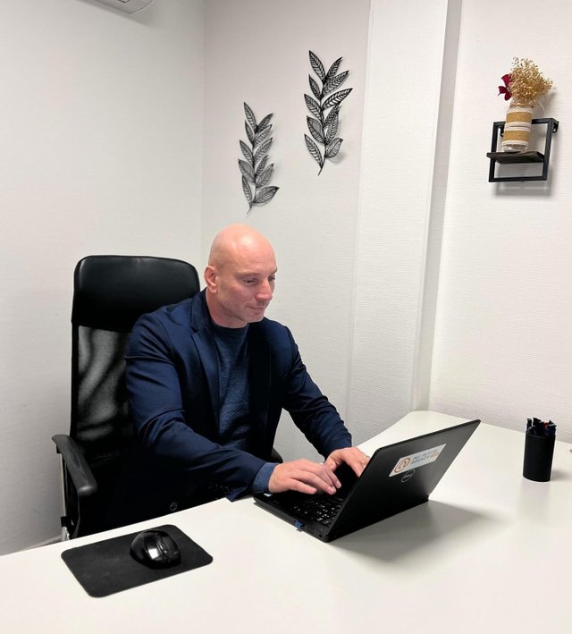 AK ASSOCIES - MAPETITEAGENCE.COM