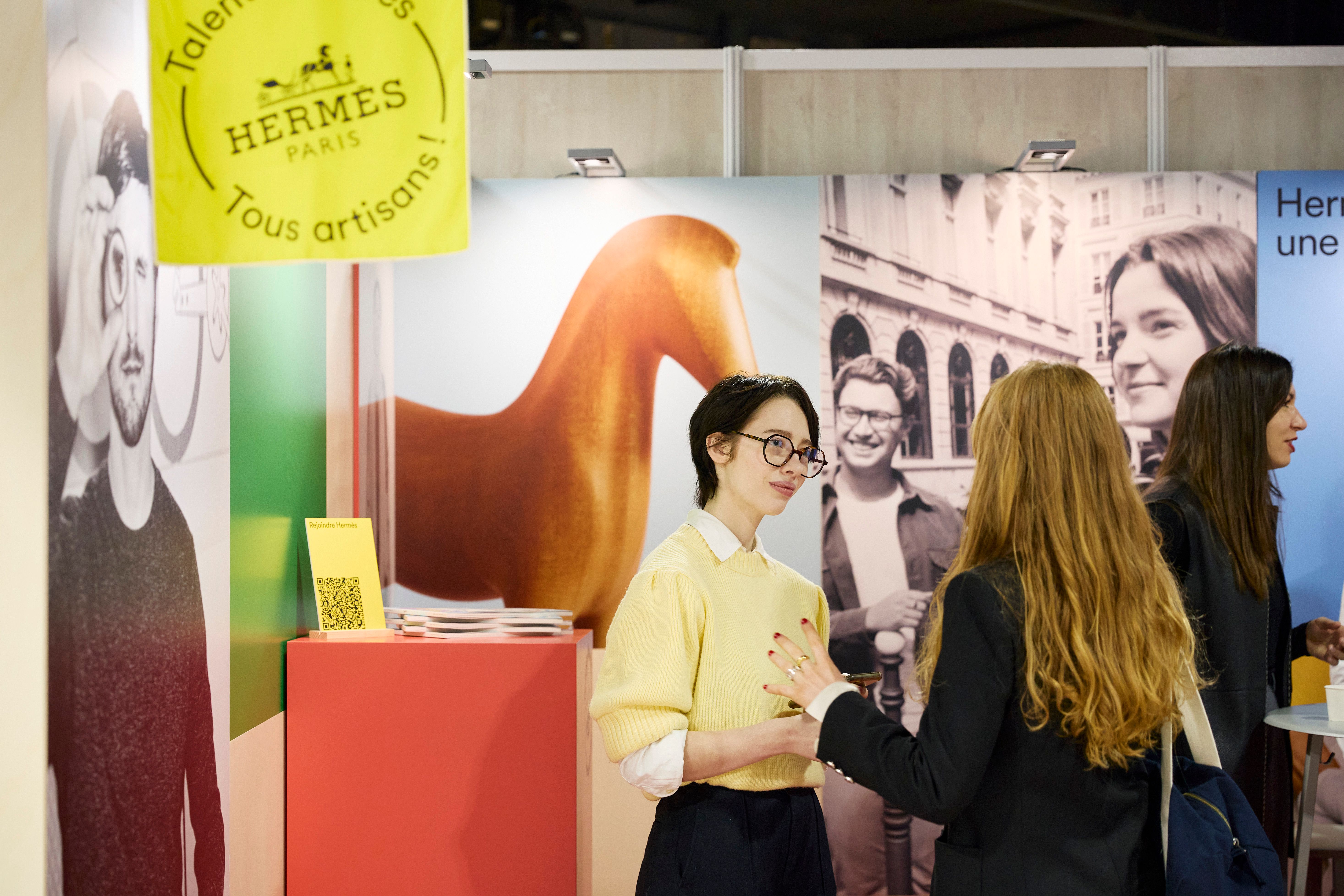 Apprendre chez Hermès ! Dans de nombreux lieux en France, venez échanger avec nos équipes et comprendre les spécificités de notre modèle.