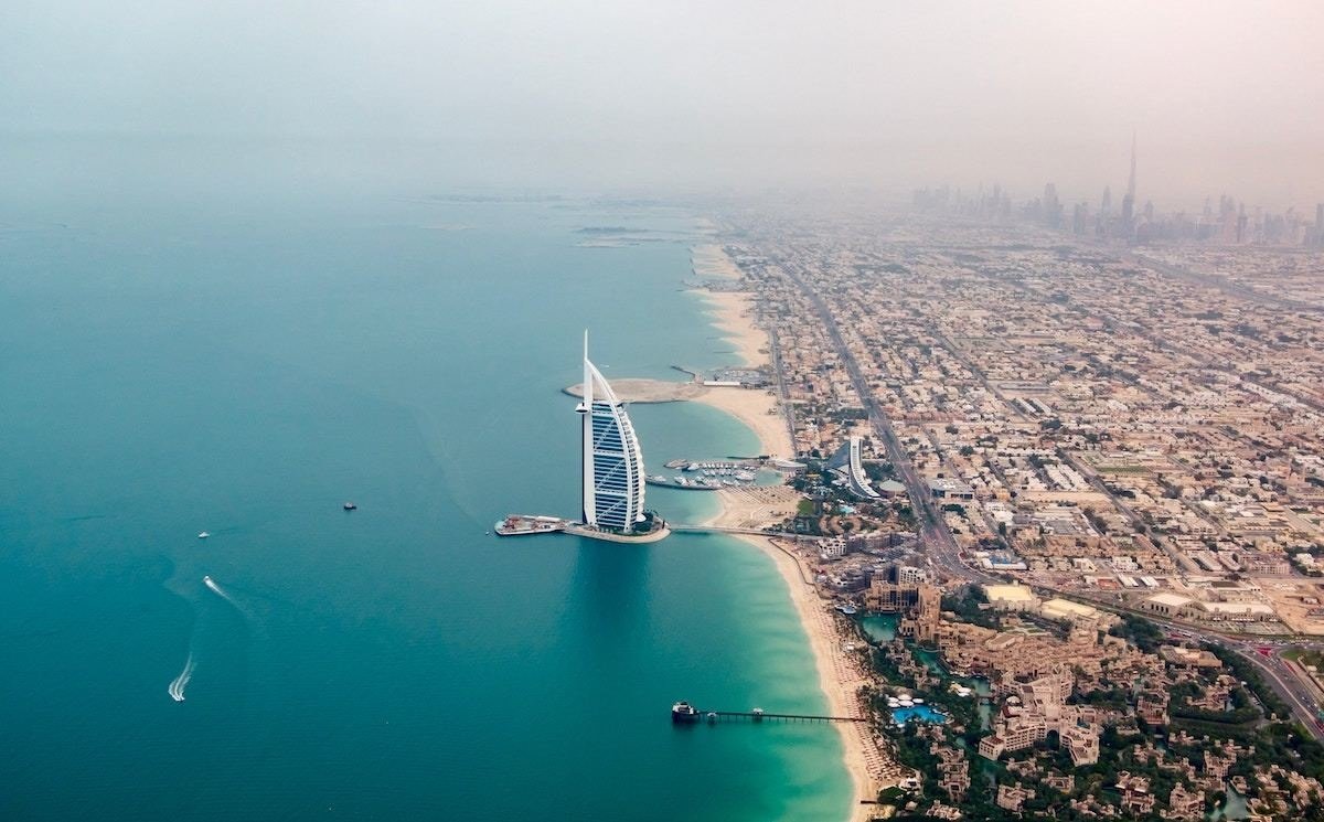Partir travailler à Dubaï : guide et conseils