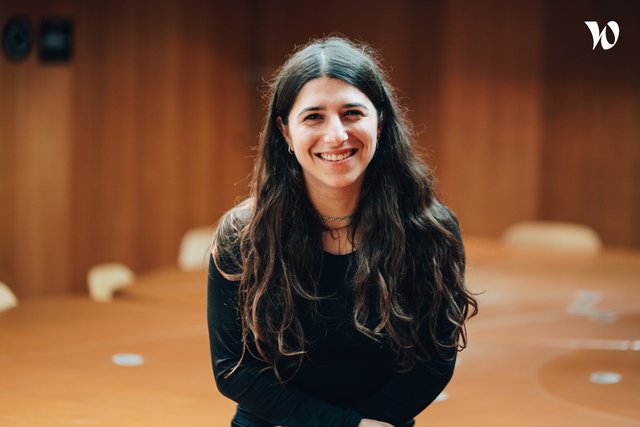 Meet Emma, Sales Manager. - Newzik