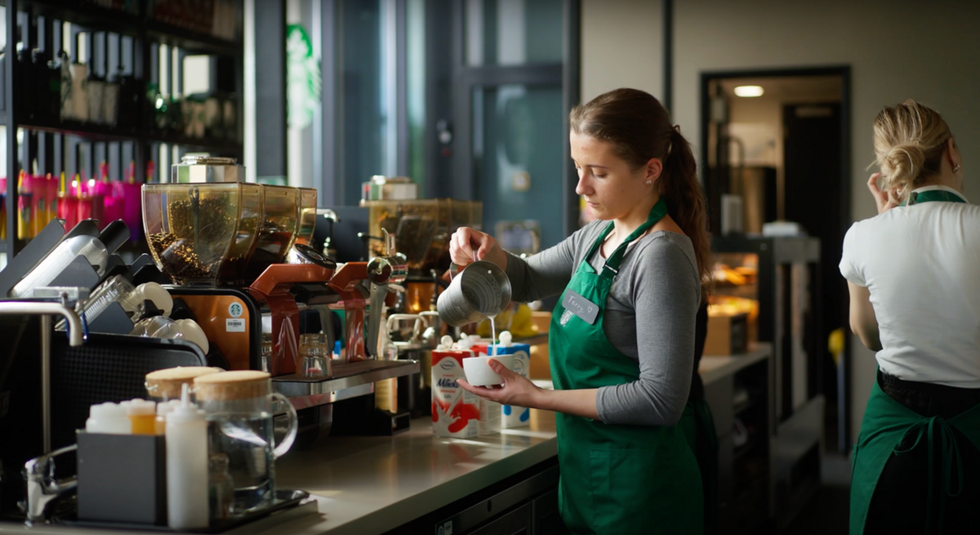 Odhalte, jaká je práce baristy - Starbucks