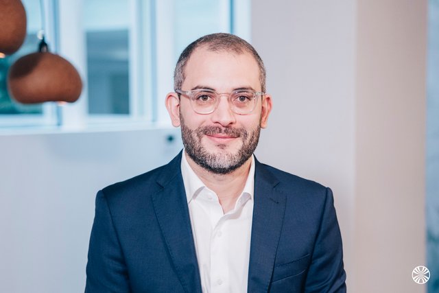 Rencontrez Adi, Senior Manager - Vertone