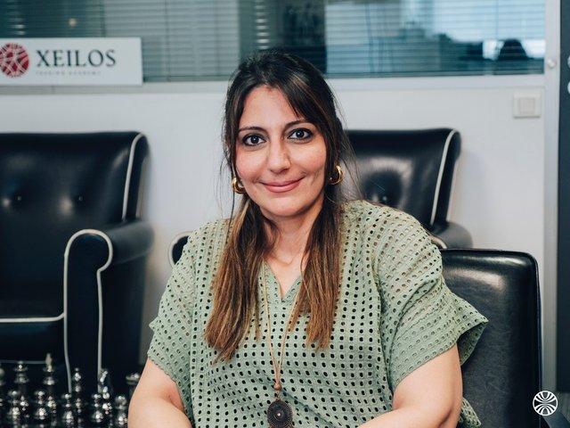 Rencontrez Selima, enseignante en économie et finance - XEILOS TRADING