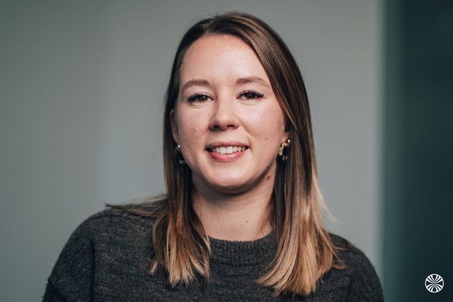 Rencontrez Nora - Conseillère Clientèle - Kelio