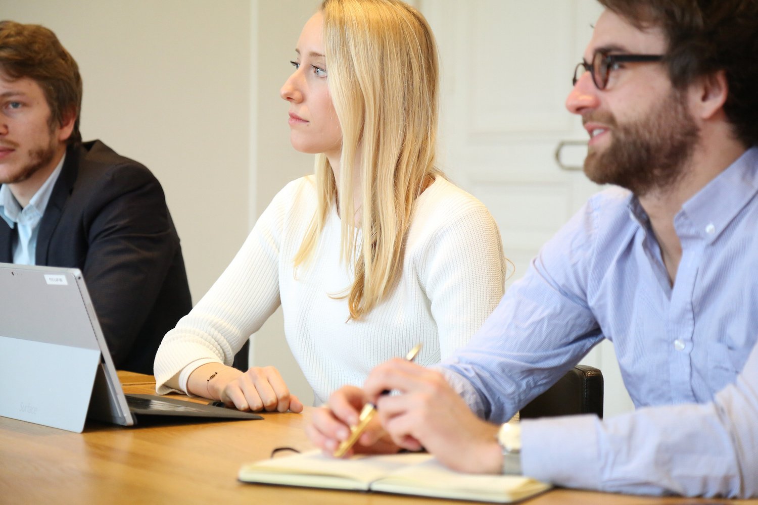 Les différents stages en banque d'affaires | by AlumnEye