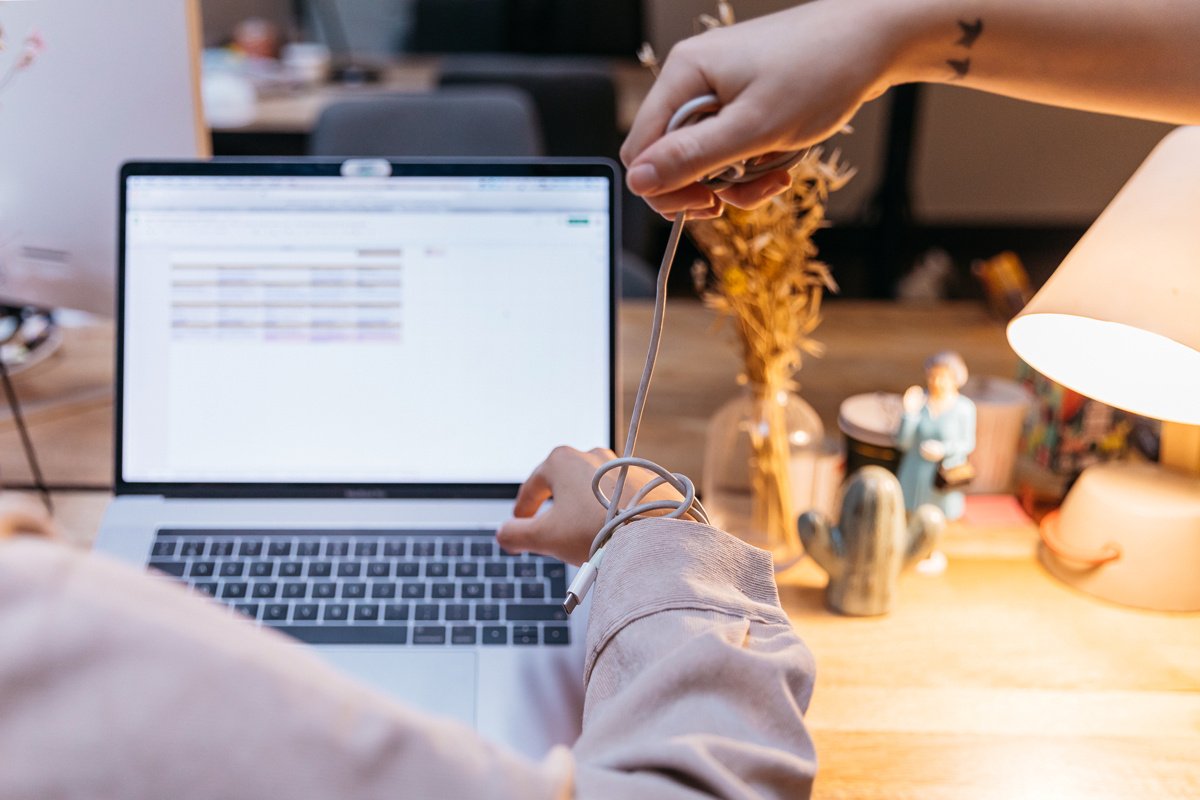 Techniques de manipulation : comment les déjouer au travail