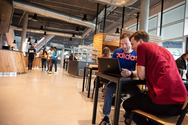 acelerador yo Máquina de escribir adidas France : photos, vidéos, recrutement