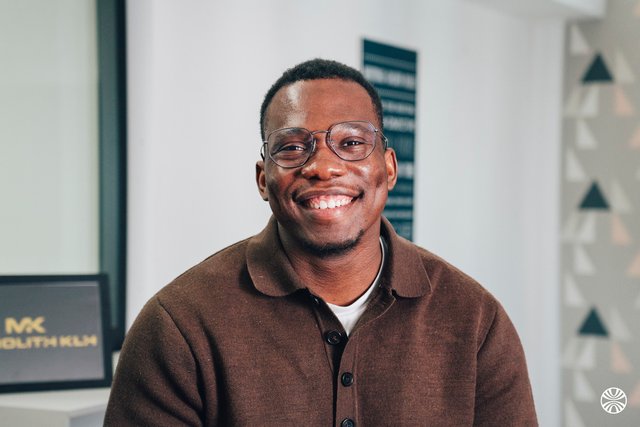 Rencontrez Gilvert Jean-Louis, Consultant SEA & SMA - Monolith KLH