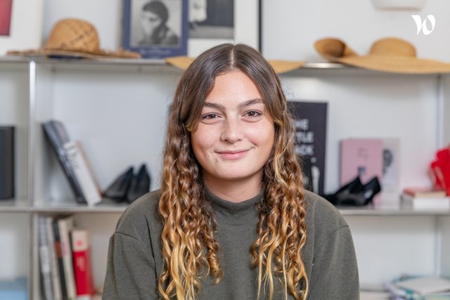 Rencontrez Raphaëlla, Responsable des réseaux sociaux et Front office - Une Robe Un Soir