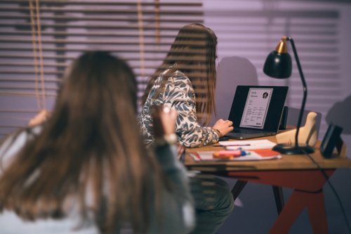 Drama dans l'open space : « Le jour où me suis fait griller à postuler ailleurs »