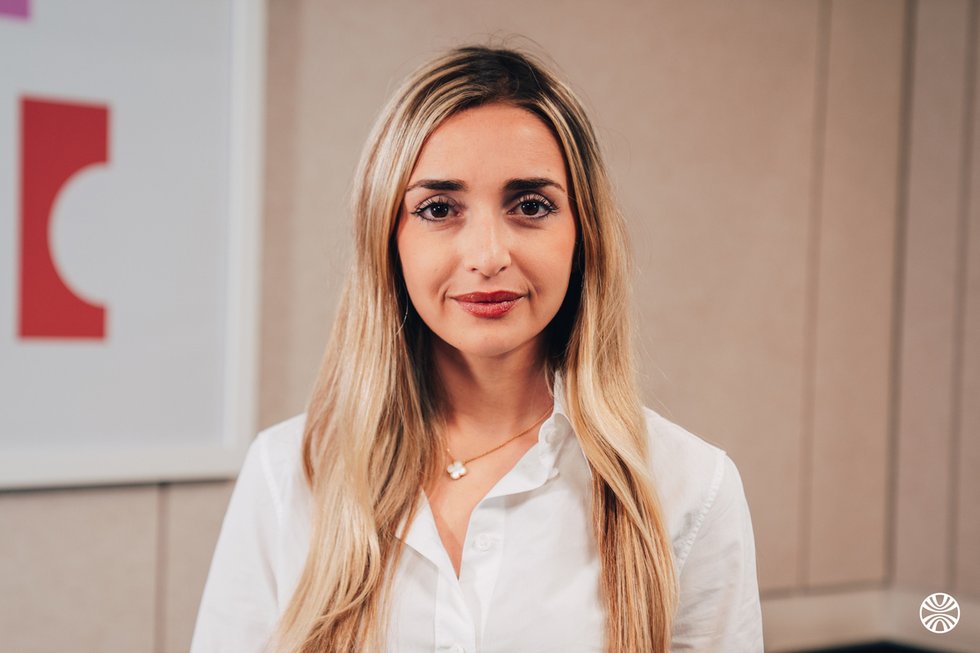 Rencontrez Emma, CEO & Co-Fondatrice - AI SISTERS