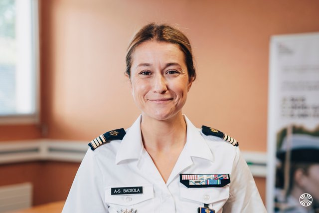Rencontrez Anne-Sophie, Commissaire Principale - Commissaires des Armees