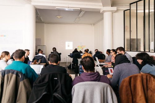 Pour les non-diplômés, les écoles de la 2ème chance offrent un nouveau départ 