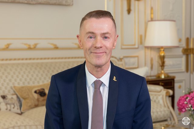 Rencontrez Eric Merlet, Superviseur au Salon Proust - RITZ PARIS