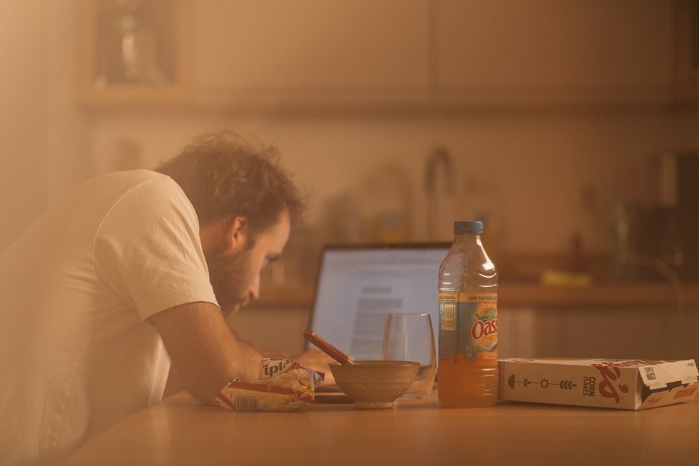 « Surpoids et douleurs physiques : ma santé s'est effondrée en télétravail »