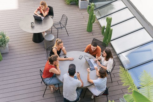 Cómo integrarse en el trabajo cuando eres tímido o introvertido