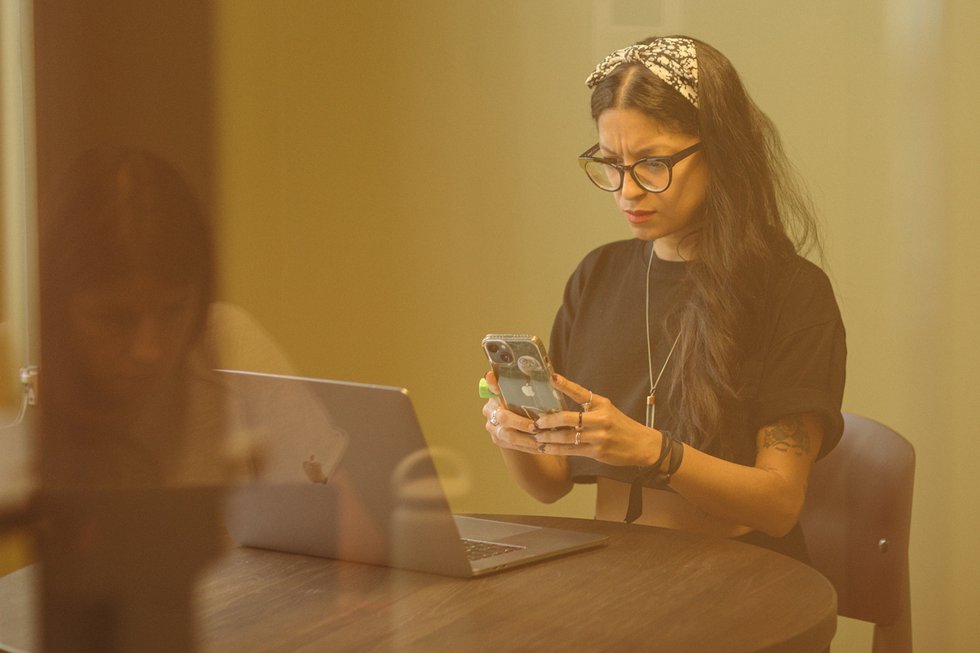 Télétravail, IA : « Trop seule, je me sens parfois déconnectée de l’équipe »