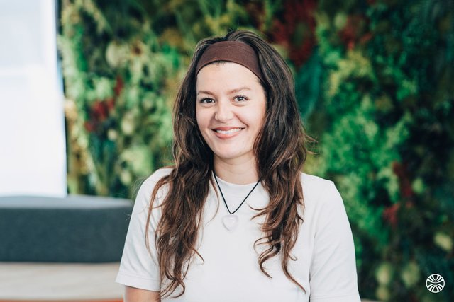 Rencontrez Lola, Account Executive - Omnicom Media Group