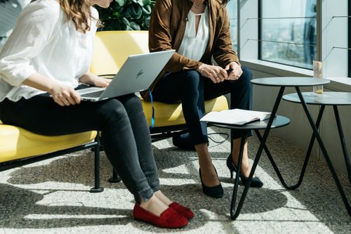 Congés, salaire, horaires : comment aborder les sujets délicats en entretien ?