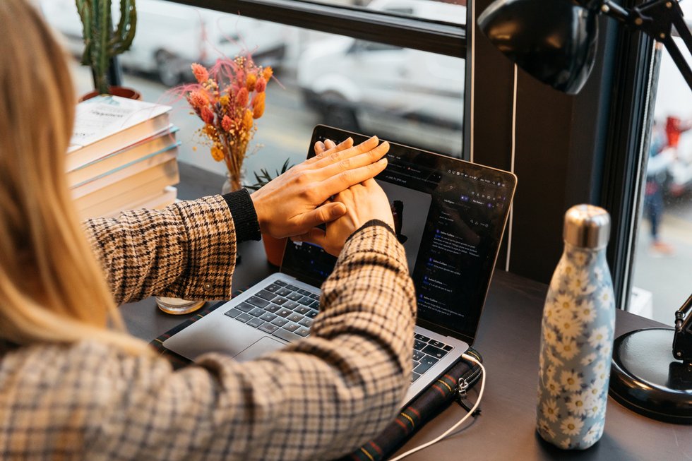 Peur d’être jugé au travail :  comment se défaire du regard des autres ?