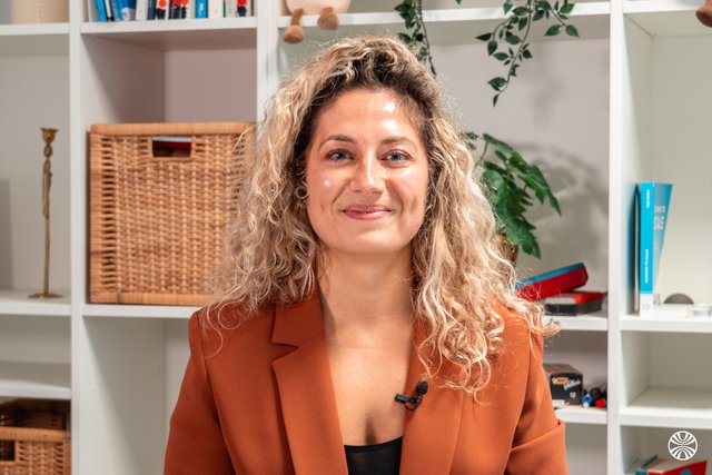 Rencontrez Dania, Directrice Marketing - Médoucine