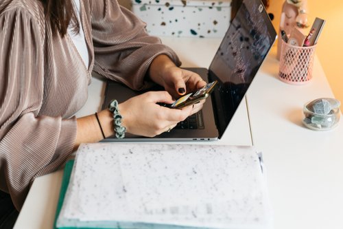 En télétravail : bitcher, c'est fini ! Mais est-ce forcément une bonne chose ?