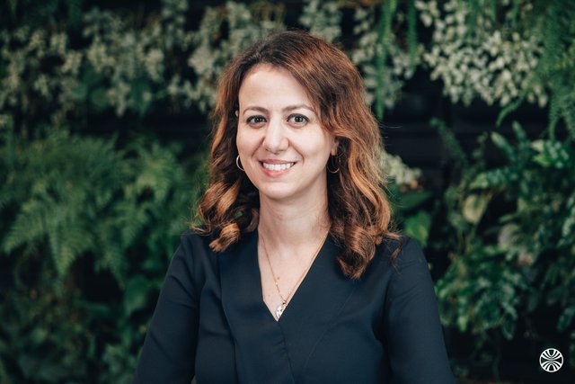 Rencontrez Houda, Directrice - Orphoz