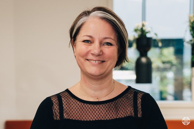 Rencontrez Magalie - Directrice des Opérations - Carte Blanche Partenaires