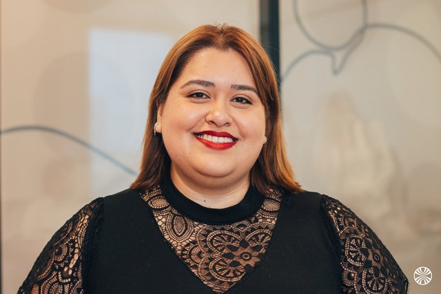 Rencontrez Juliana, Conseillère Clientèle - BlueLink