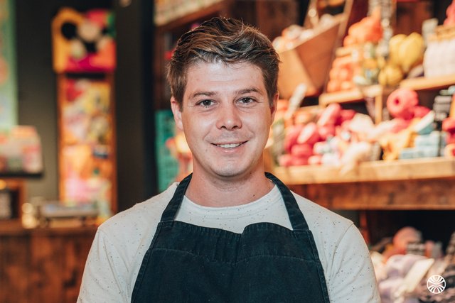 Rencontrez Melkior, responsable boutique LUSH Orléans - LUSH | France
