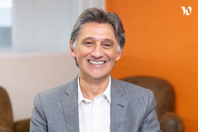 Meet Stéphane, Directeur sales et marketing groupe - Poclain Hydraulics