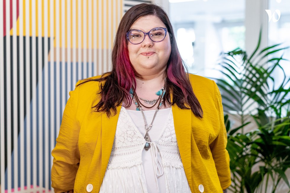 Rencontrez Elodie, Tester QA - EQS Group, Data Legal Drive