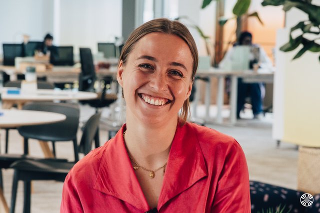 Rencontrez Aurélie, Responsable Partenariats & Mécénat - DesCodeuses