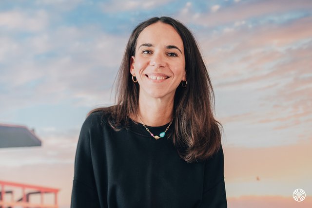 Rencontrez Clara, Responsable offre - Uni-medias